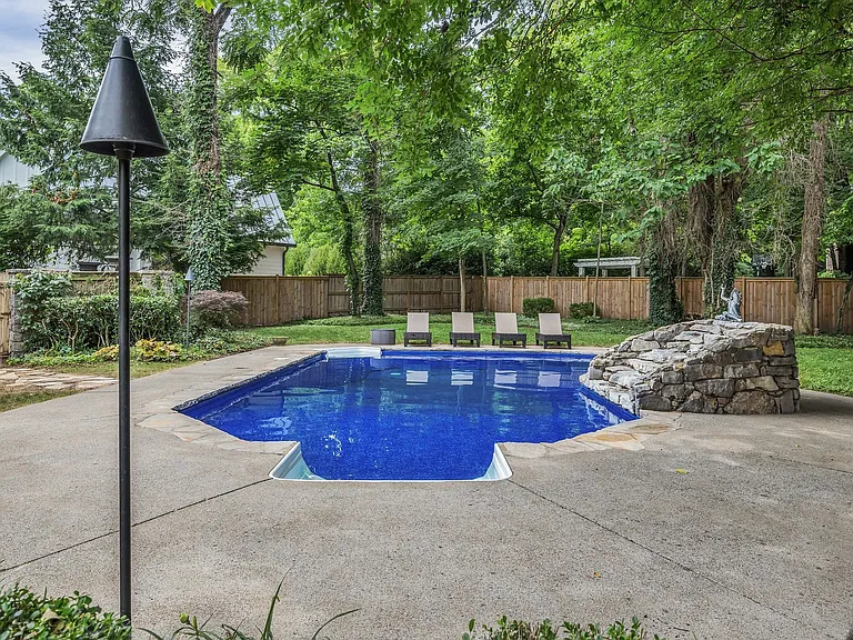 3205 Woodlawn Dr — Photo 45