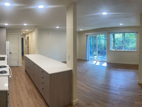2nd image of 915 Fern St SW #4