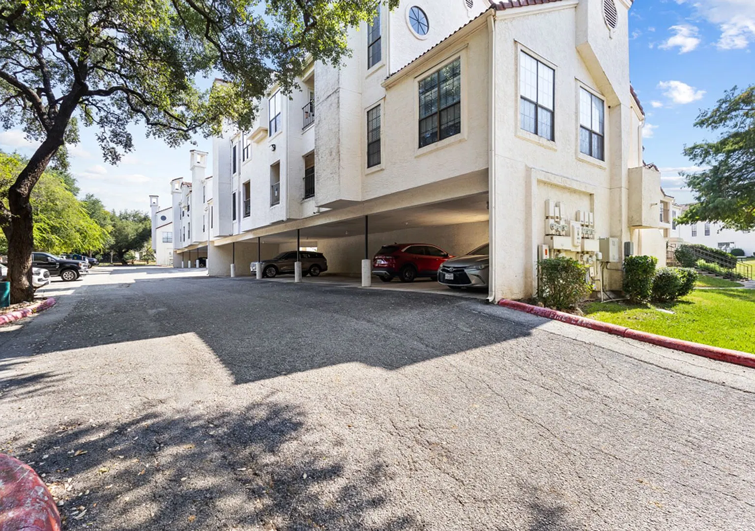 2 Bedroom/2 Bath Thousand Oaks Condo — Photo 3