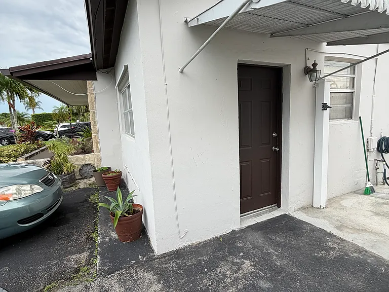 12510 SW 33rd St — Photo 1