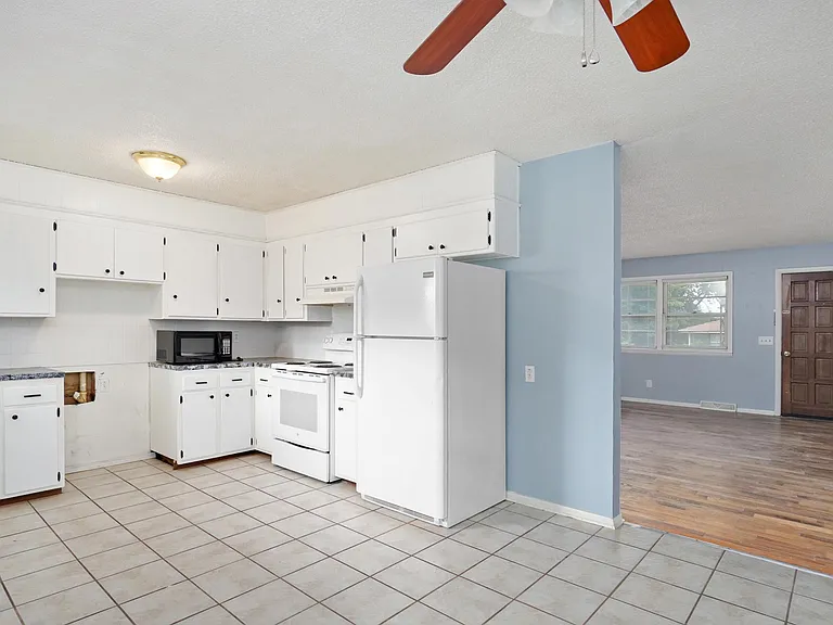 1010 W Lakewood St — Photo 12