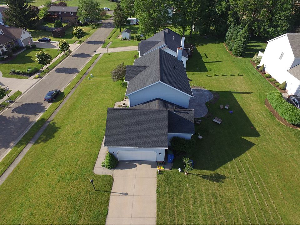 2nd image of 233 Cloverlane Ave SW
