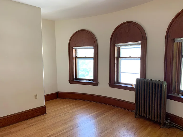85 E Spring St #B — Photo 7