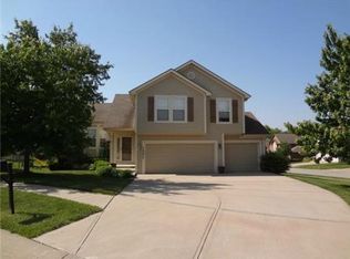 1321 Honeysuckle Ct, Liberty, MO 64068