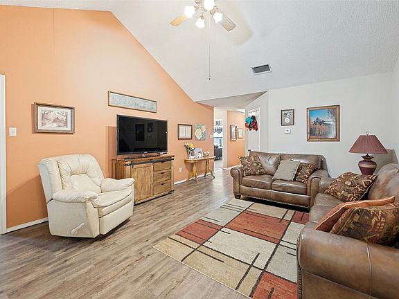 5th image of 1409 Lincolnshire Way