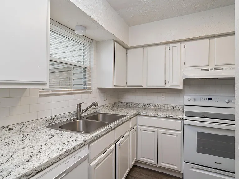 2522 McMillan St N — Photo 1