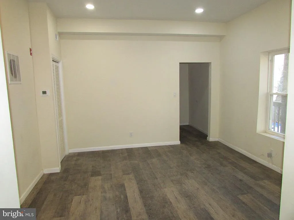 4 bed, 1.5 bath, 3496 sqft, $2,600 — Photo 4