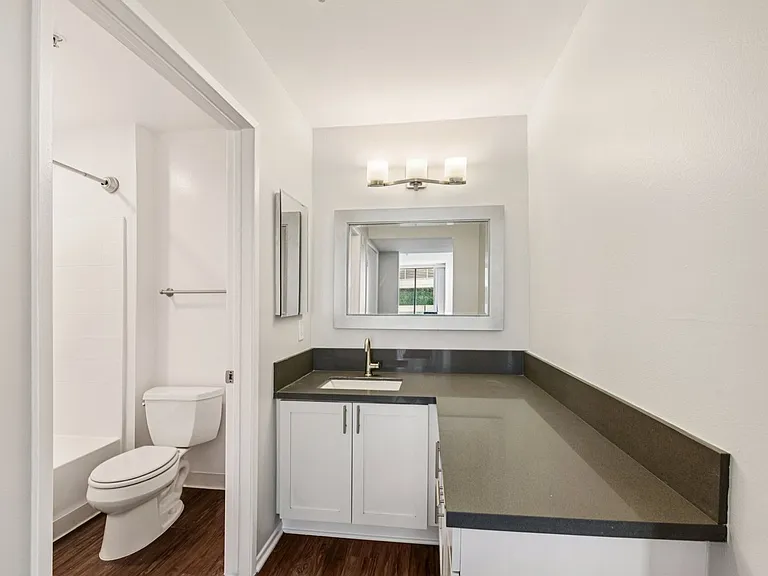 1223 Federal Ave — Photo 126