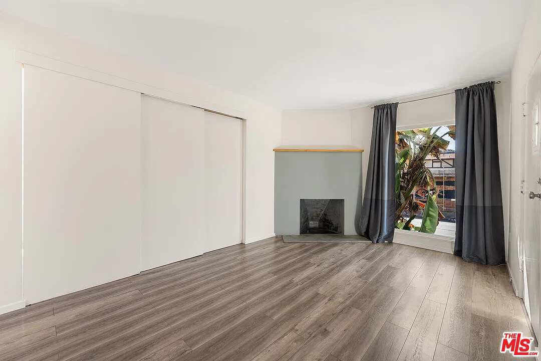 2 bed, 1.0 bath, 950 sqft, $3,200 — Photo 2