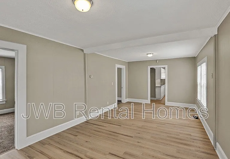 7124 Lorain St — Photo 4
