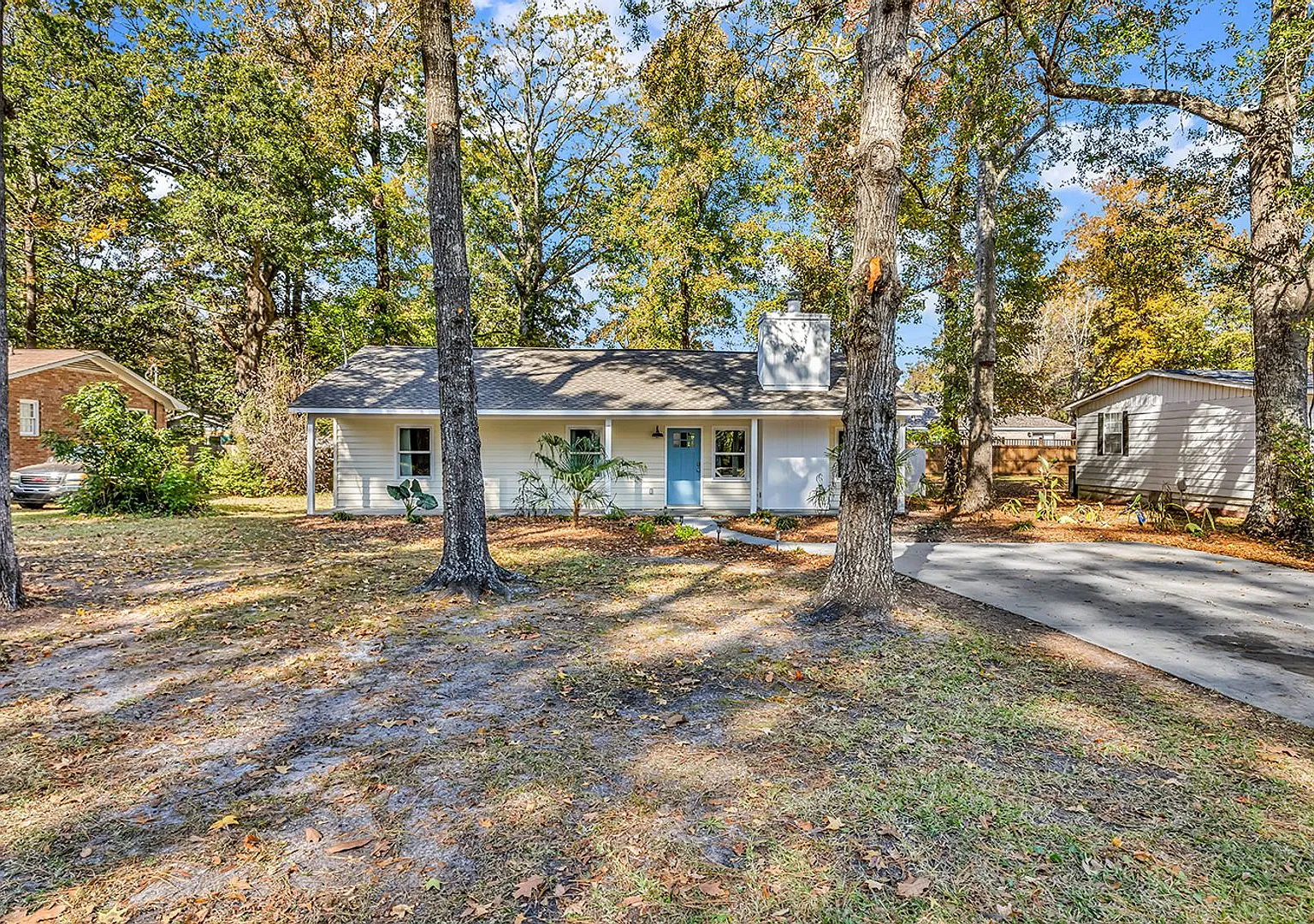 Fully upgraded, Pet-Friendly, Three Bedroom Furnished Home is Now Available in NMB! — Photo 2