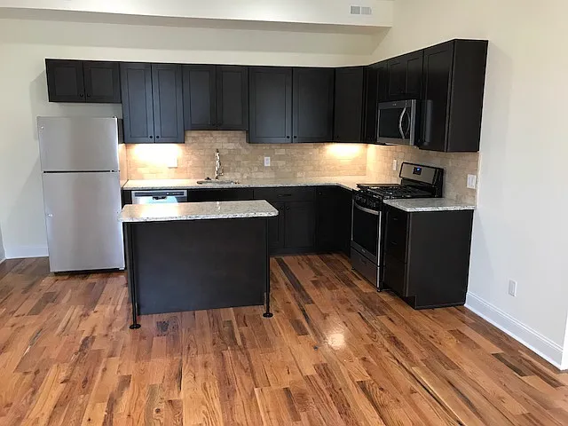 Kitchen pic 1