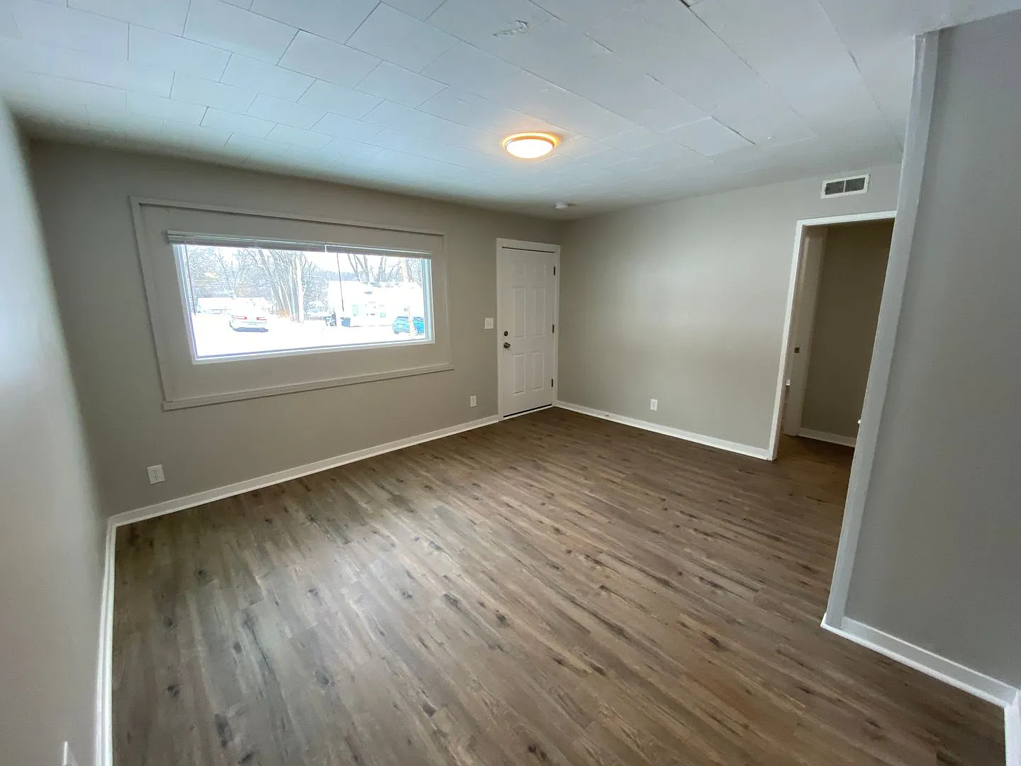 Charming 2 Bed 1 Bath — Photo 3