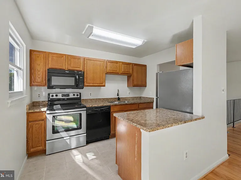 14356 Shaw Ct — Photo 3