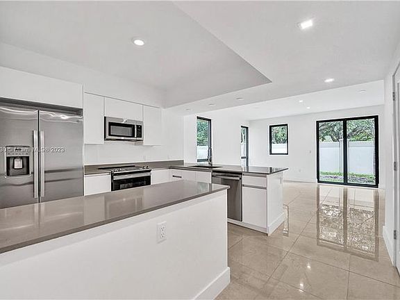 3rd image of 5487 Oak Pl