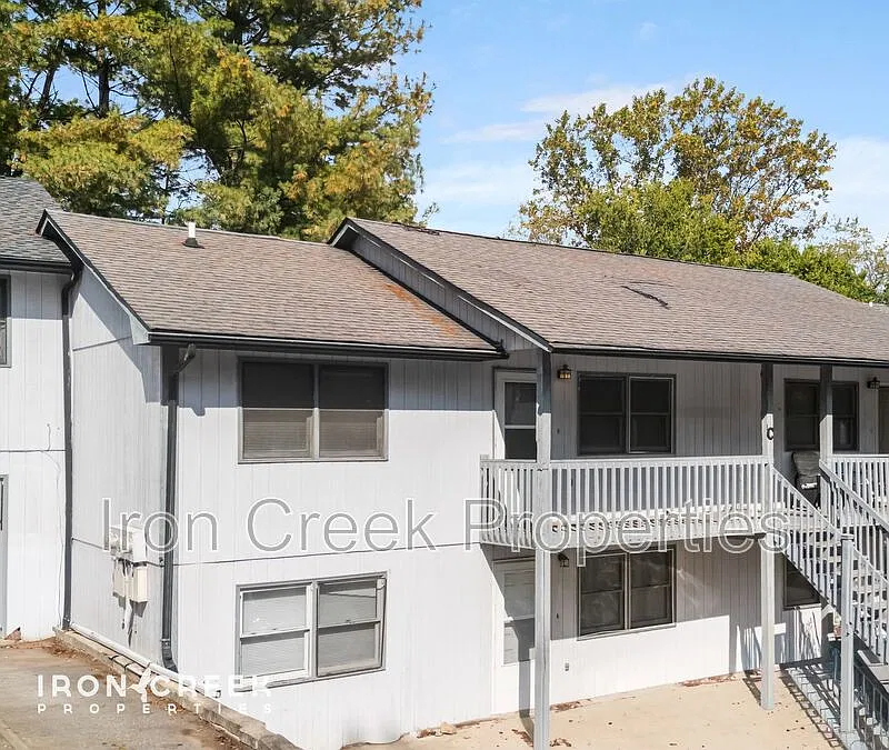 2 bed, 1.0 bath, 840 sqft, $1,295 — Photo 2