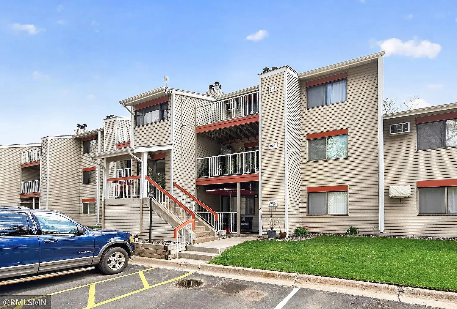 Chic 1 Bed 1 Bath Condo in St. Louis Park - $1275/mo — Photo 1