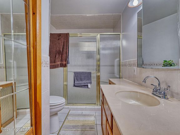 4th image of 728 N Washington St