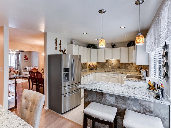 4th image of 8723 Ridge Hollow Ct