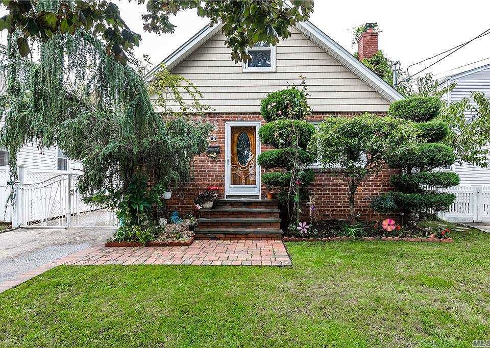 1st image of 90 Albertson Pl