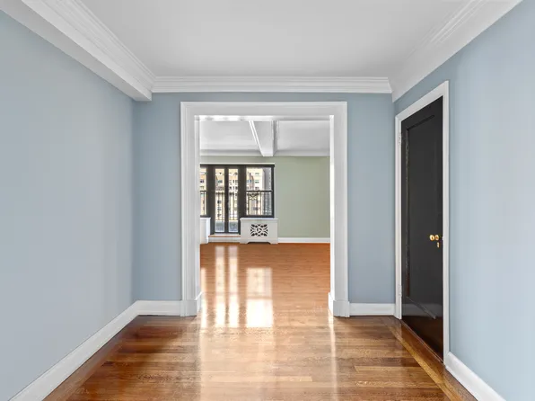 400 East 52nd Street 16D image 3 of 10