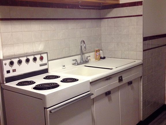 4th image of 119 Eckhert St
