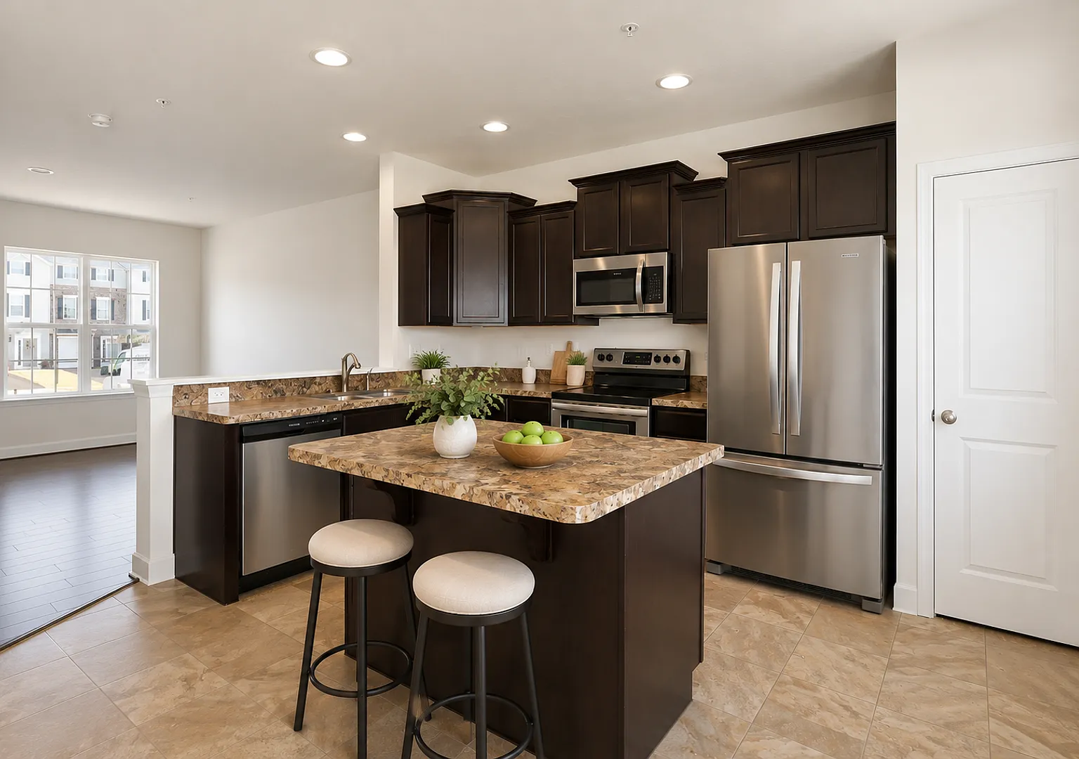 3 Bedroom Townhome with Bonus Room! — Photo 1