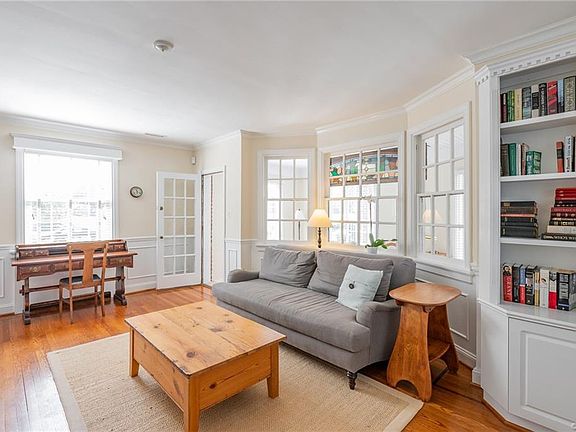 5th image of 110 Westmoreland St