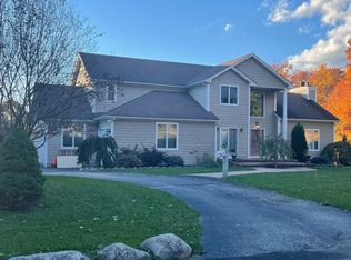 12 Hargreaves St, Johnston, RI 02919