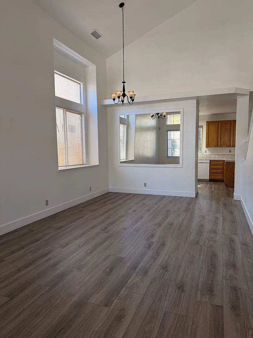 Spacious 5-Bedroom Elk Grove Home with Loft & 3-Car Garage! — Photo 2