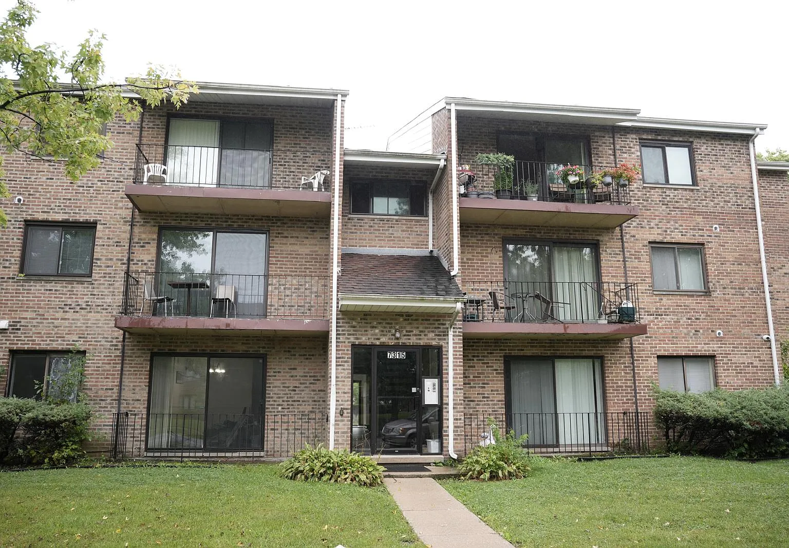 2 bed, 1000 sqft, $1,800 — Photo 1