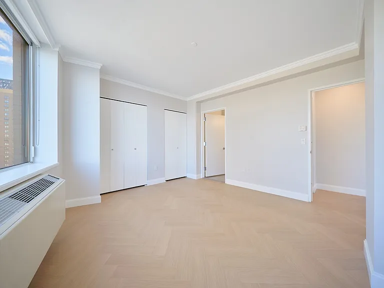 160 Riverside Blvd #20A — Photo 17