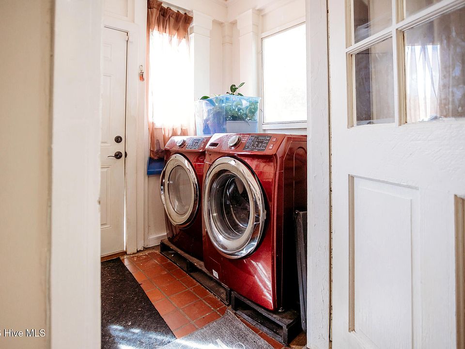 16th image of 302 Tarboro Street NE