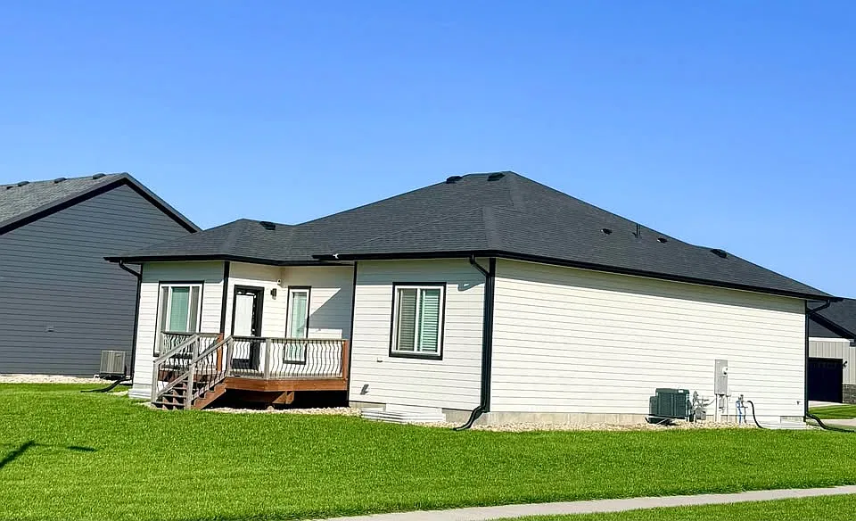 4 bed, 2350 sqft, $2,500 — Photo 3