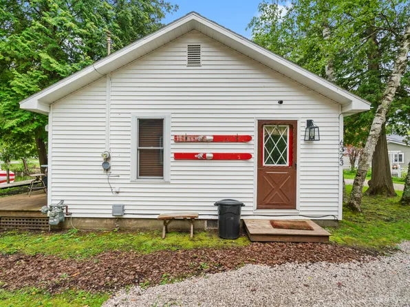 6323 Arthur St, Indian River, MI 49749