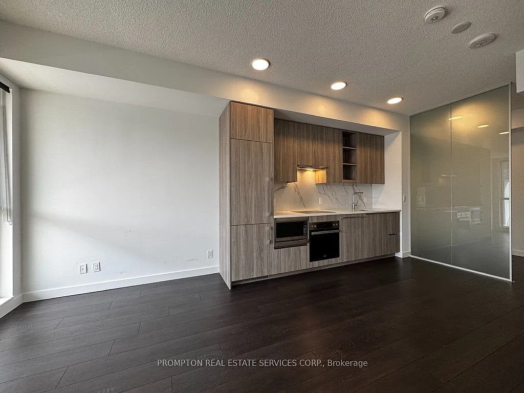 Saisons East Tower — Photo 2
