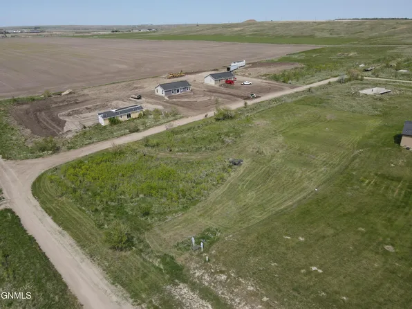 Ronan Ave, Williston, ND 58801