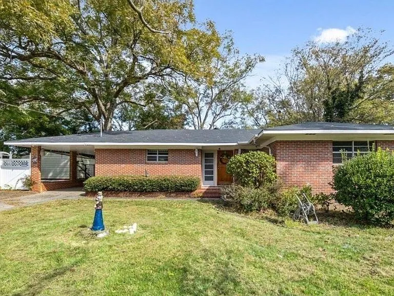 2363 Robin Hood Rd — Photo 3