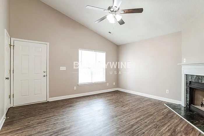 7917 Shiny Meadow Ln — Photo 5
