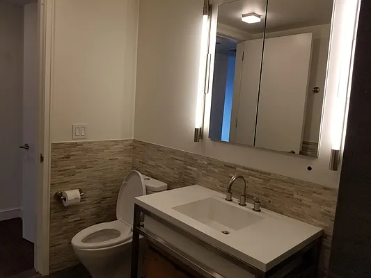 Rented by Kingstone Realty Inc | media 8