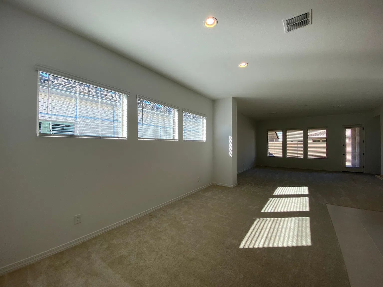 442 W Golden Aspen Dr — Photo 2