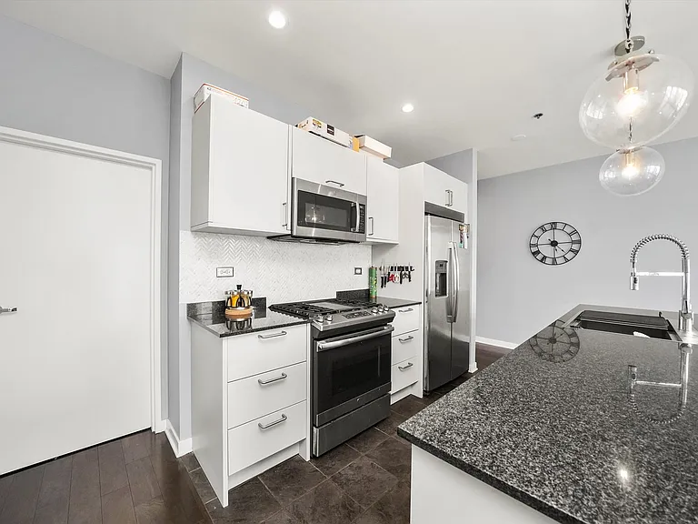 653 N Kingsbury St #1207 — Photo 12