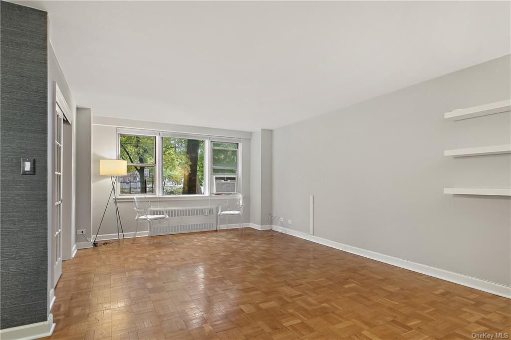 3 Bed 2 Bath Property, New York • 1,300 Sq Ft