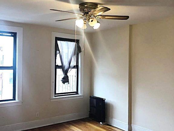 4th image of 277 22nd St APT 3
