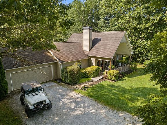 3rd image of 220 Heathwood Ln