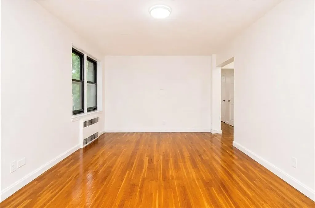 1275 East 5th Street — Photo 2