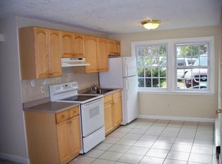 2 Carriage Hill Rd, Amesbury, MA 01913