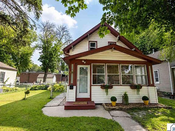 2nd image of 521 Park Ln