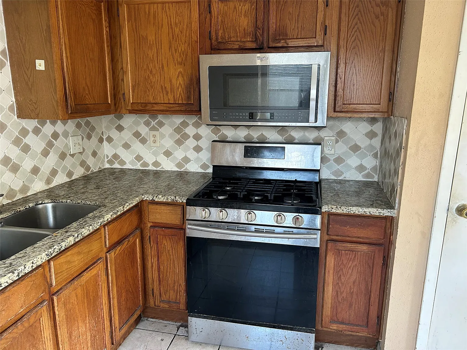 3 bed, 2.0 bath, 1342 sqft, $2,000 — Photo 3