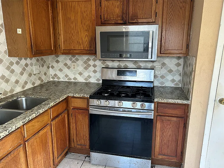 1154 W Brompton Dr — Photo 3